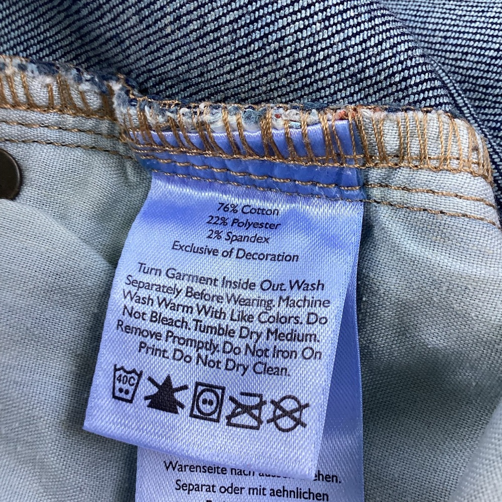 Eddie Bauer Slightly Curvy Bermuda Jean Shorts 2 pair White & Dark Denim 8 - Picture 5 of 5